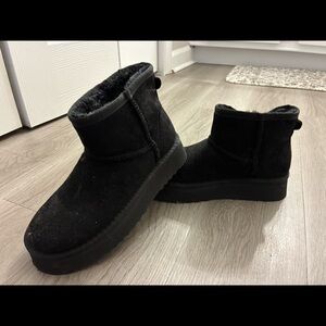Never worn ALTARD STATE booties